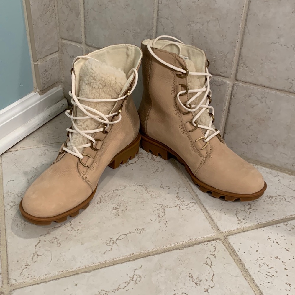 New Sorel tan winter boots